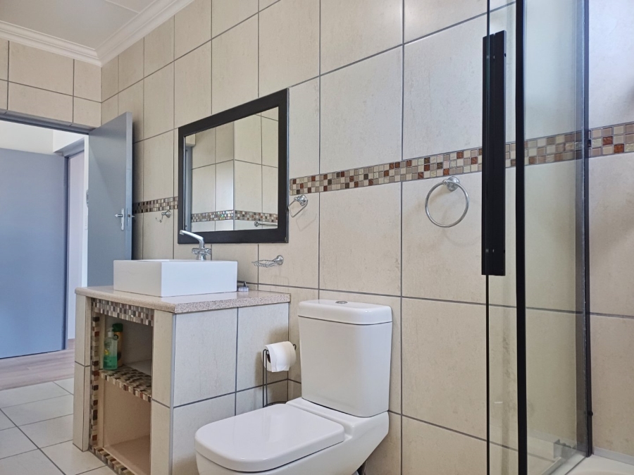 5 Bedroom Property for Sale in Fraaiuitsig Western Cape